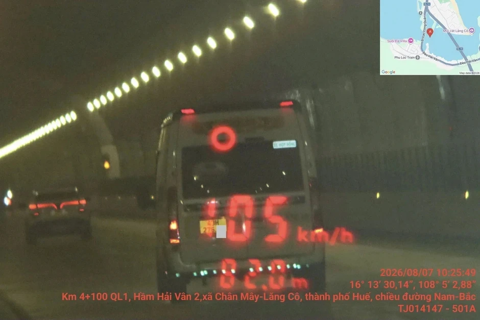 Xe khách chạy 105km/h trong hầm Hải Vân, gấp 1,5 lần tốc độ cho phép Xe khách chạy 105km/h trong hầm Hải Vân, gấp 1,5 lần tốc độ cho phép