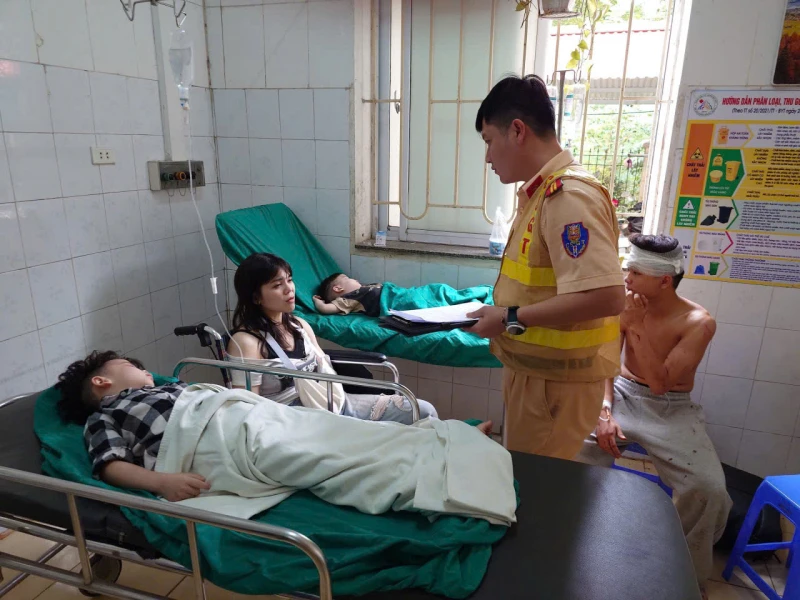 Xe khách lao xuống taluy âm sâu 100m, 1 người tử vong Xe khách lao xuống taluy âm sâu 100m, 1 người tử vong