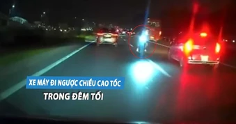 Xe máy chạy ngược chiều trên cao tốc, nhiều tài xế ô tô 'thót tim' phanh gấp