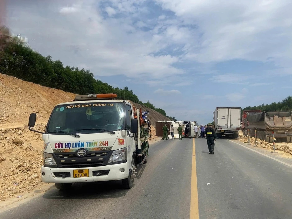 Xe tải đối đầu trên cao tốc Cam Lộ - La Sơn, hai người tử vong