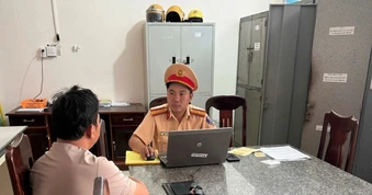 Xe tải vượt ẩu khiến người trên ô tô ngược chiều la hét vì hoảng sợ