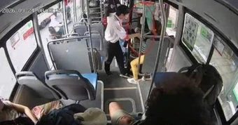 Xô đuổi hành khách xuống xe buýt ở TPHCM, nam nhân viên bị đình chỉ