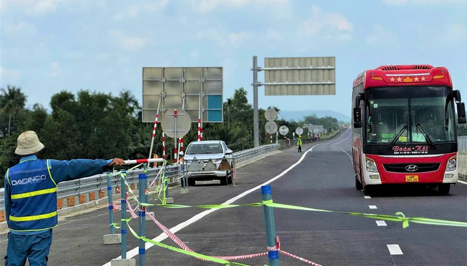 Xóa 'điểm nghẽn', cao tốc Bắc - Nam sắp thông xe toàn tuyến Xóa 'điểm nghẽn', cao tốc Bắc - Nam sắp thông xe toàn tuyến