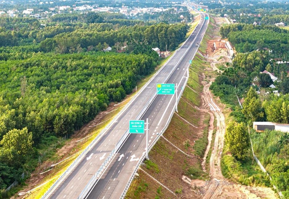 Xóa 'điểm nghẽn', cao tốc Bắc - Nam sắp thông xe toàn tuyến Xóa 'điểm nghẽn', cao tốc Bắc - Nam sắp thông xe toàn tuyến