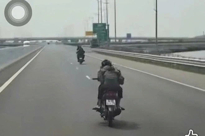 Xử lý nhóm "quái xế" chạy xe máy trêu đùa trên cao tốc Hải Phòng - Móng Cái Xử lý nhóm "quái xế" chạy xe máy trêu đùa trên cao tốc Hải Phòng - Móng Cái