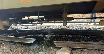 Xử lý sự cố tàu hàng trật bánh khi qua đèo Hải Vân