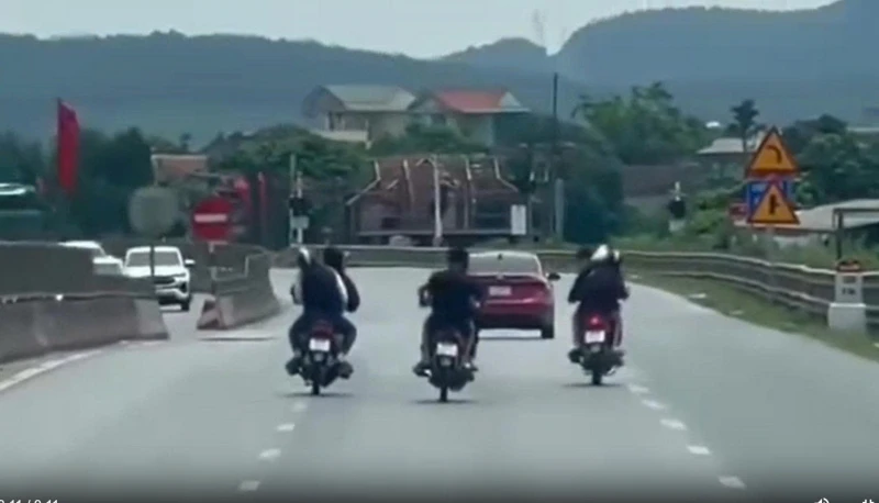 Xử phạt gần 50 triệu đồng nhóm thanh thiếu niên “đánh võng” trên QL1A Xử phạt gần 50 triệu đồng nhóm thanh thiếu niên “đánh võng” trên QL1A