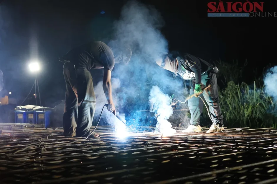 Xuyên đêm thi công nâng cấp sân bay Liên Khương