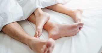 10 ngày sau cuộc ‘vui vẻ’, nam thanh niên nhiễm vi khuẩn thường gây viêm não mô cầu