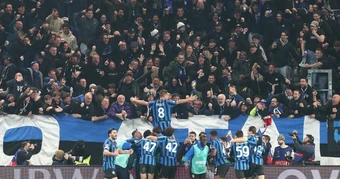Atalanta ngược dòng loại Dortmund trong hỗn loạn ở Champions League