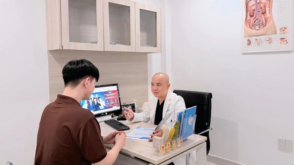 Bác sĩ Nam khoa cảnh báo: Sùi mào gà ngày càng “phức tạp”, trẻ hay già chớ có chủ quan Bác sĩ Nam khoa cảnh báo: Sùi mào gà ngày càng “phức tạp”, trẻ hay già chớ có chủ quan