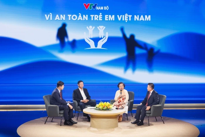 Báo động xâm hại trẻ em trên không gian mạng Báo động xâm hại trẻ em trên không gian mạng