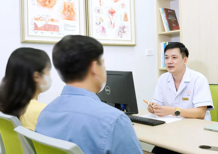 Hai năm yêu, cô gái không thể gần gũi vì lý do bất ngờ Hai năm yêu, cô gái không thể gần gũi vì lý do bất ngờ