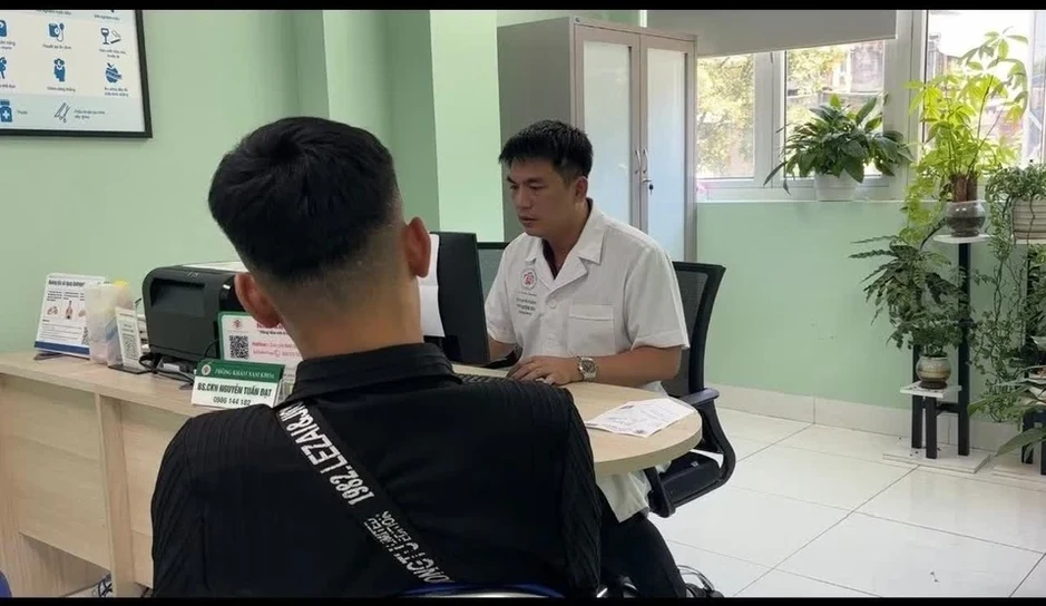 Mãn dục nam sau tuổi 40: Đừng bỏ qua những dấu hiệu cảnh báo sớm Mãn dục nam sau tuổi 40: Đừng bỏ qua những dấu hiệu cảnh báo sớm