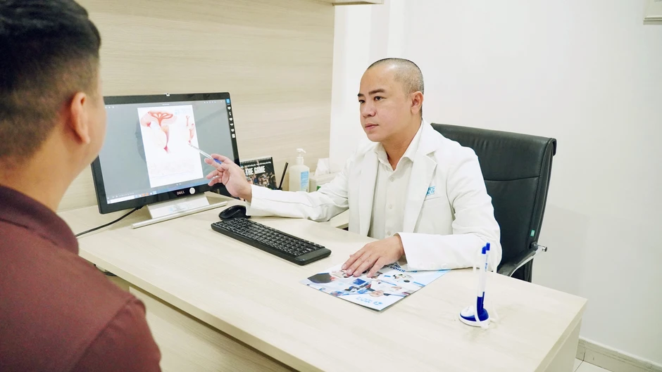 Sự cố rách "áo mưa" và câu nói của người đàn ông ở phòng khám nam khoa khiến bác sĩ không thể quên Sự cố rách "áo mưa" và câu nói của người đàn ông ở phòng khám nam khoa khiến bác sĩ không thể quên
