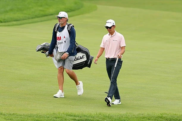 Cú putt hơn 7 mét đưa Michael Kim vào ngôi đền huyền thoại của PGA Tour Cú putt hơn 7 mét đưa Michael Kim vào ngôi đền huyền thoại của PGA Tour