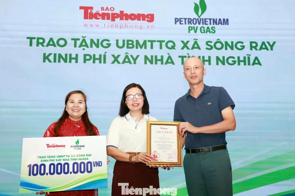 Đêm gala Giải Tiền Phong Golf Championship - Non sông một dải lần 2 gây quỹ hơn 279 triệu cho hoạt động an sinh Đêm gala Giải Tiền Phong Golf Championship - Non sông một dải lần 2 gây quỹ hơn 279 triệu cho hoạt động an sinh