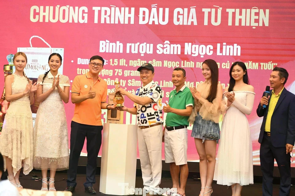 Đêm gala Giải Tiền Phong Golf Championship - Non sông một dải lần 2 gây quỹ hơn 279 triệu cho hoạt động an sinh Đêm gala Giải Tiền Phong Golf Championship - Non sông một dải lần 2 gây quỹ hơn 279 triệu cho hoạt động an sinh