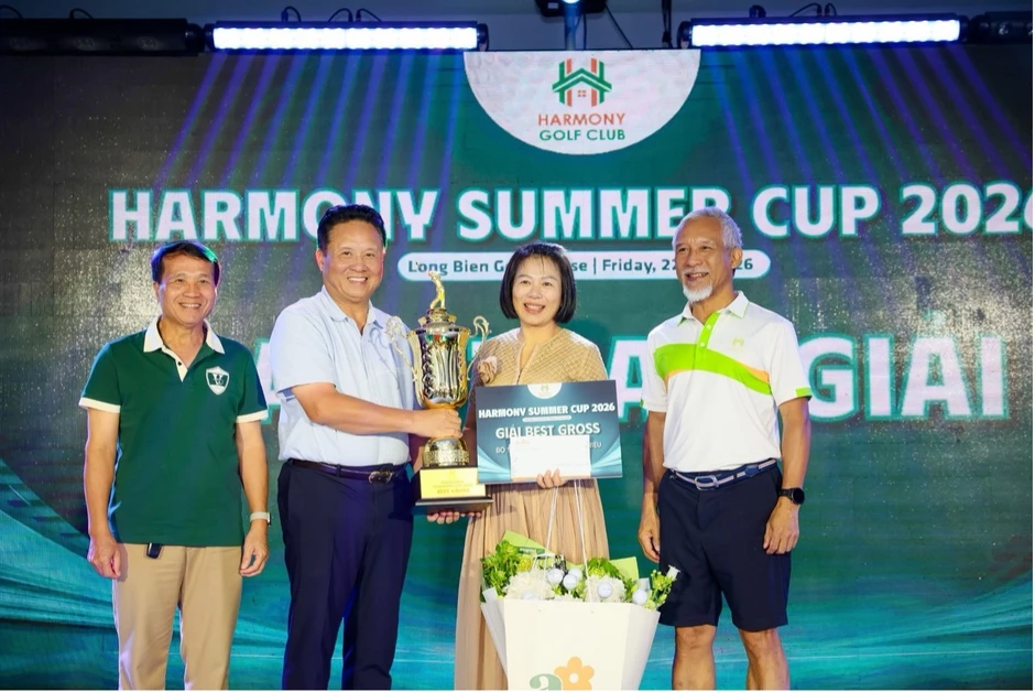 Gần 200 golfer sôi nổi tranh tài tại sân golf Long Biên Gần 200 golfer sôi nổi tranh tài tại sân golf Long Biên