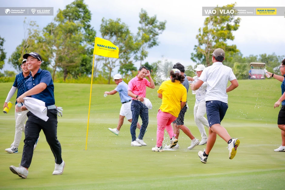Golfer Singapore vô địch Giải golf Nghiệp dư nam Việt Nam mở rộng sau màn bứt phá ở vòng cuối Golfer Singapore vô địch Giải golf Nghiệp dư nam Việt Nam mở rộng sau màn bứt phá ở vòng cuối