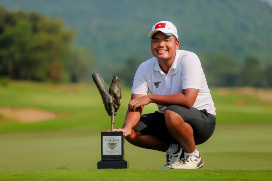 Nhà vô địch Golf Quốc gia 2024 Nguyễn Đức Sơn bước vào con đường thi đấu chuyên nghiệp