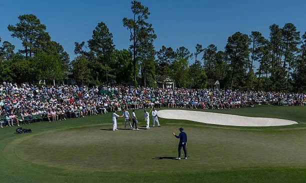Rory McIlroy khởi đầu mạnh mẽ cho hành trình bảo vệ ngôi vương The Masters Rory McIlroy khởi đầu mạnh mẽ cho hành trình bảo vệ ngôi vương The Masters