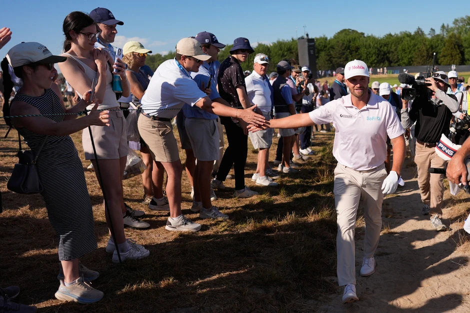 Wyndham Clark vượt áp lực khán giả để lần thứ hai vô địch US Open Wyndham Clark vượt áp lực khán giả để lần thứ hai vô địch US Open