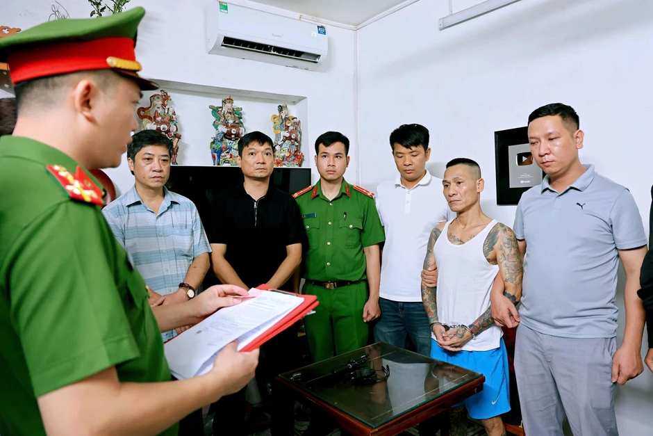 "Tế Điên Nam Định" - 20 năm sau song sắt và cuộc hoàn lương không trọn vẹn "Tế Điên Nam Định" - 20 năm sau song sắt và cuộc hoàn lương không trọn vẹn