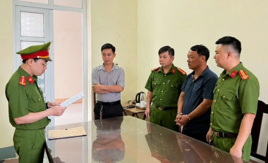 Bán trái phép 290 tấn chất thải của vụ cháy, một giám đốc bị khởi tố