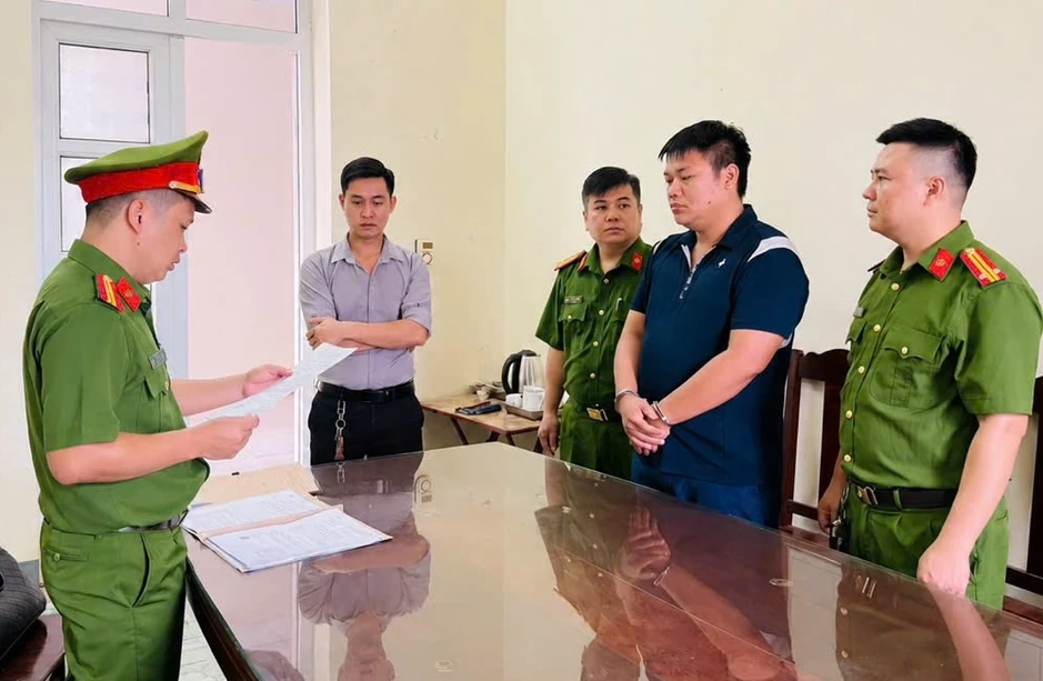 Bán trái phép 290 tấn chất thải của vụ cháy, một giám đốc bị khởi tố