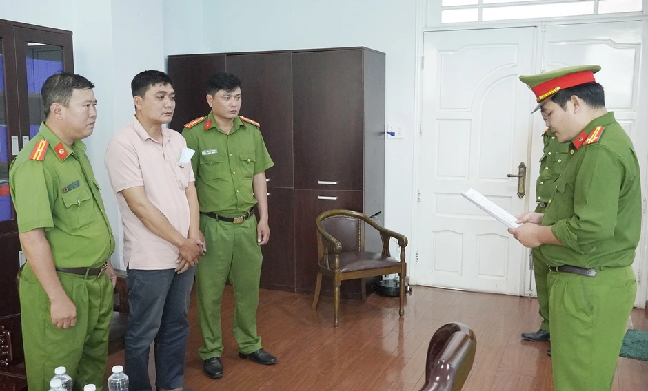 Bắt giam cựu phó trưởng phòng kinh doanh tham ô hơn 5 tỷ đồng