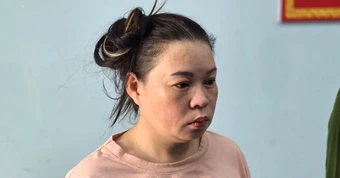 Bắt giữ người phụ nữ vượt rào chắn, hành hung 2 nhân viên đường sắt