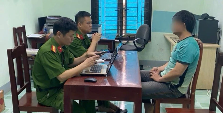 Bé gái 14 tuổi bị nam thanh niên quen qua Facebook xâm hại tình dục Bé gái 14 tuổi bị nam thanh niên quen qua Facebook xâm hại tình dục