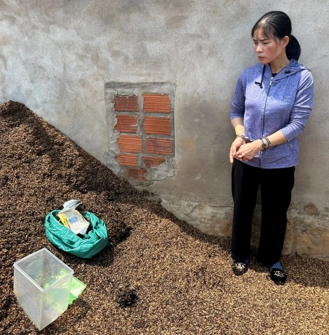 Bí mật kinh hoàng trong đống cà phê khô của vợ chồng "ông trùm" Trịnh Minh Sản Bí mật kinh hoàng trong đống cà phê khô của vợ chồng "ông trùm" Trịnh Minh Sản