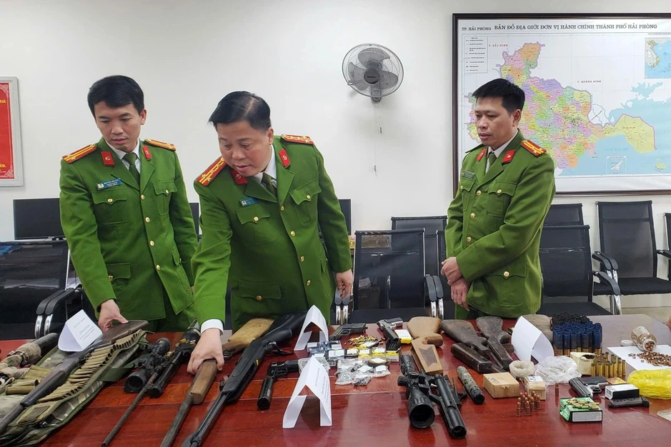 Chân dung cựu xạ thủ Hoàng Sơn trong đường dây mua bán vũ khí quân dụng Chân dung cựu xạ thủ Hoàng Sơn trong đường dây mua bán vũ khí quân dụng