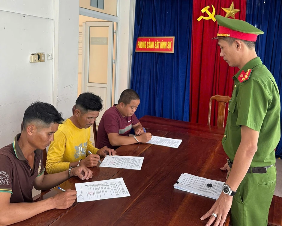 Chỉ vì mâu thuẫn nhỏ, 3 người đánh 1 người bị lún sọ não
