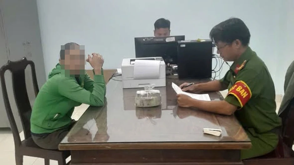 Chưa đầy 1 giờ, tóm gọn đối tượng trộm 300 triệu đồng ở Đồng Nai Chưa đầy 1 giờ, tóm gọn đối tượng trộm 300 triệu đồng ở Đồng Nai