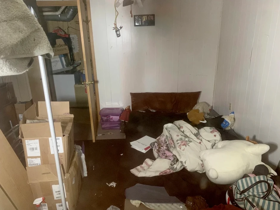 Chuỗi ngày ác mộng của thiếu nữ vô tình lọt vào tầm ngắm của kẻ bắt cóc Chuỗi ngày ác mộng của thiếu nữ vô tình lọt vào tầm ngắm của kẻ bắt cóc