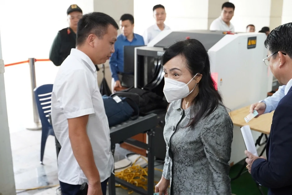 Cựu Bộ trưởng Y tế Nguyễn Thị Kim Tiến hầu tòa Cựu Bộ trưởng Y tế Nguyễn Thị Kim Tiến hầu tòa