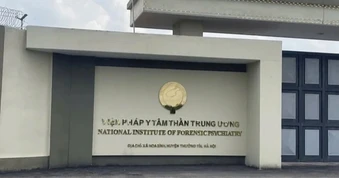Cựu điều tra viên được bị can trốn viện "bao" đi du lịch Đà Lạt, TPHCM