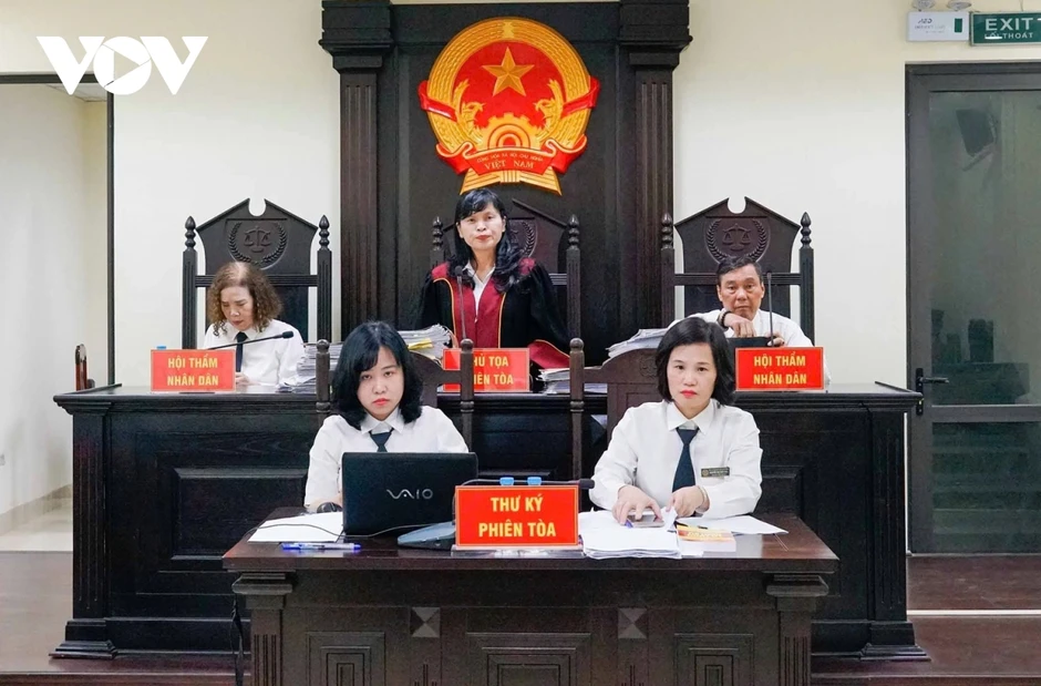 Cựu hiệu trưởng ở Hà Nội bị tuyên án 3 năm tù: Bài học về "dạy thêm" Cựu hiệu trưởng ở Hà Nội bị tuyên án 3 năm tù: Bài học về "dạy thêm"