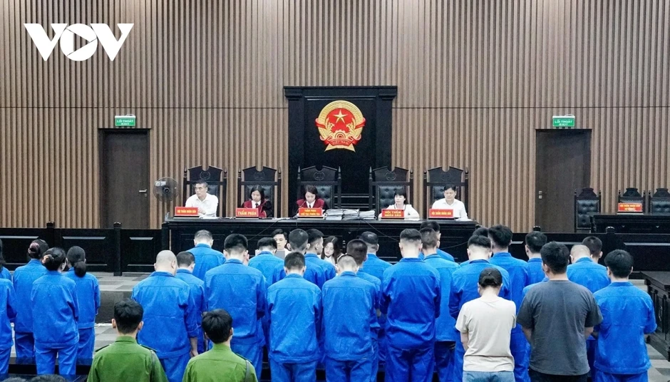 Cựu Phó Chủ tịch phường nhận án 7 năm tù vì "bay lắc" với hai nữ nhân viên Cựu Phó Chủ tịch phường nhận án 7 năm tù vì "bay lắc" với hai nữ nhân viên