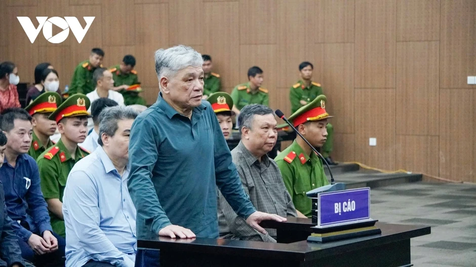 Cựu quyền Cục trưởng Trần Tố Nghị khai về 10 tỷ đồng "đặt trước cửa nhà" Cựu quyền Cục trưởng Trần Tố Nghị khai về 10 tỷ đồng "đặt trước cửa nhà"