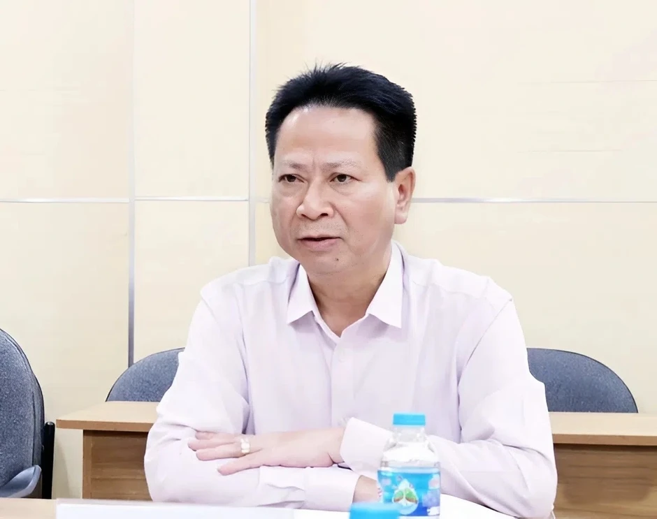 Cựu quyền Cục trưởng Trần Tố Nghị khai về 10 tỷ đồng "đặt trước cửa nhà" Cựu quyền Cục trưởng Trần Tố Nghị khai về 10 tỷ đồng "đặt trước cửa nhà"