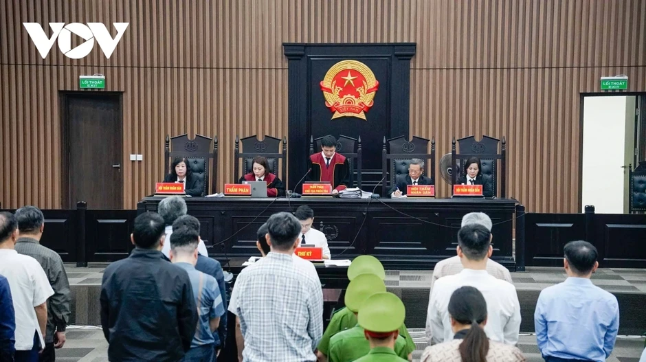 Cựu Thứ trưởng Hoàng Văn Thắng hầu tòa, xét xử vắng mặt 2 bị cáo Cựu Thứ trưởng Hoàng Văn Thắng hầu tòa, xét xử vắng mặt 2 bị cáo