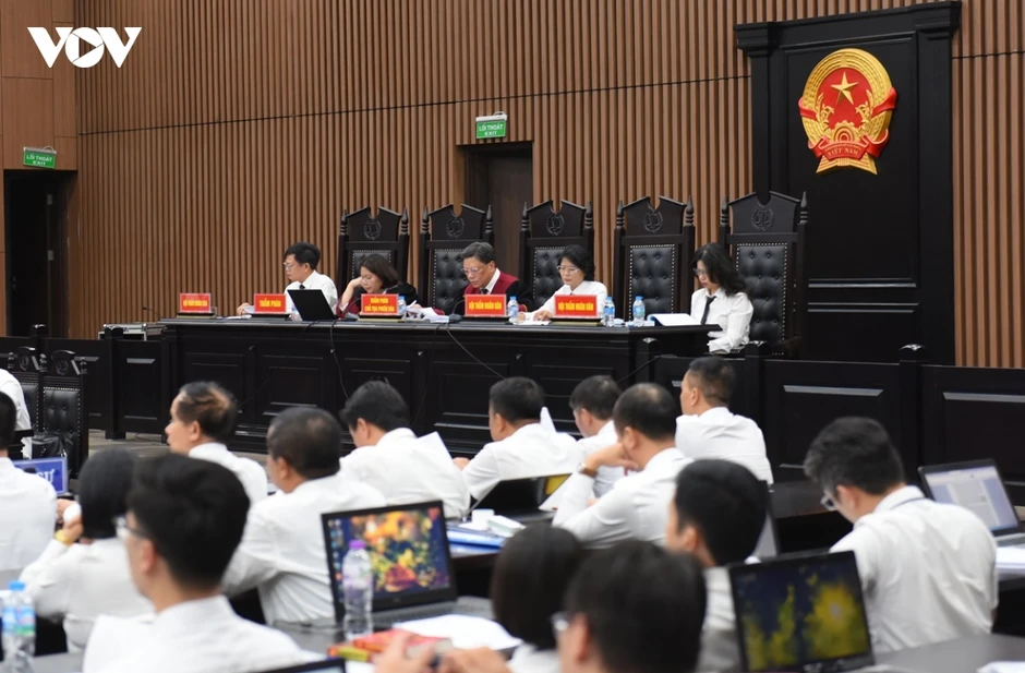 Cựu Thứ trưởng Nguyễn Bá Hoan và 27 bị cáo có mặt đầy đủ tại tòa Cựu Thứ trưởng Nguyễn Bá Hoan và 27 bị cáo có mặt đầy đủ tại tòa