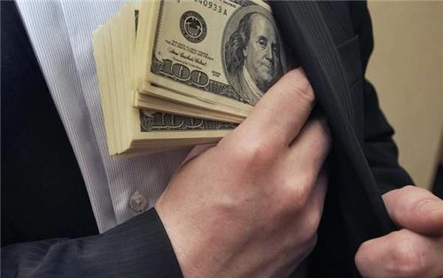 Cựu tổ trưởng kế toán PVoil Vũng Áng bị cáo buộc chiếm đoạt hơn 5 triệu lít xăng Cựu tổ trưởng kế toán PVoil Vũng Áng bị cáo buộc chiếm đoạt hơn 5 triệu lít xăng