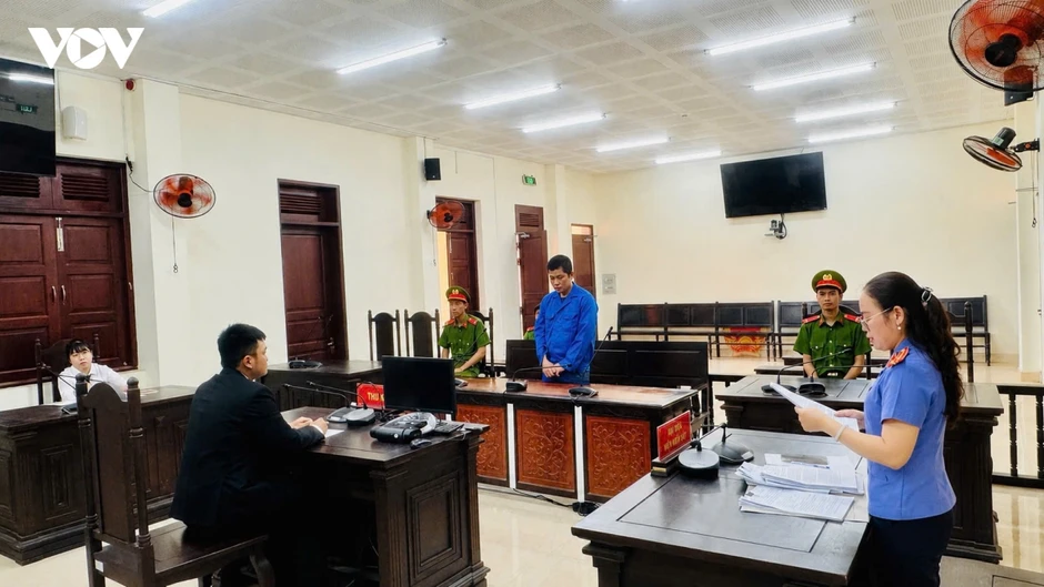 Đánh đập con 7 tuổi vì bán vé số không đủ tiền, người cha bị tuyên phạt 3 năm tù Đánh đập con 7 tuổi vì bán vé số không đủ tiền, người cha bị tuyên phạt 3 năm tù
