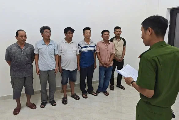 Điều tra tổng giao dịch gần 18 tỷ đồng, công an thu giữ 8.000 trang tài liệu, triệu tập, tạm giữ 14 đối tượng Điều tra tổng giao dịch gần 18 tỷ đồng, công an thu giữ 8.000 trang tài liệu, triệu tập, tạm giữ 14 đối tượng