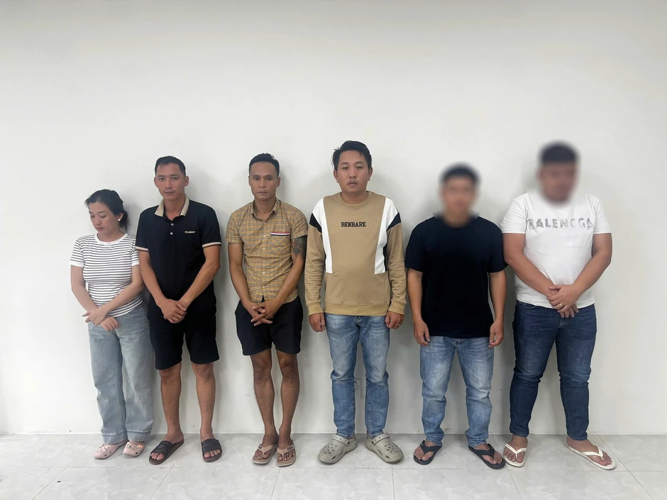 Điều tra tổng giao dịch gần 18 tỷ đồng, công an thu giữ 8.000 trang tài liệu, triệu tập, tạm giữ 14 đối tượng Điều tra tổng giao dịch gần 18 tỷ đồng, công an thu giữ 8.000 trang tài liệu, triệu tập, tạm giữ 14 đối tượng